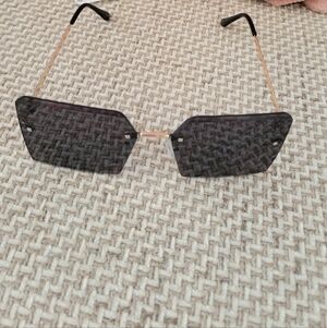 Gold-Frame Black Lens Women’s Fashion Sunglasses